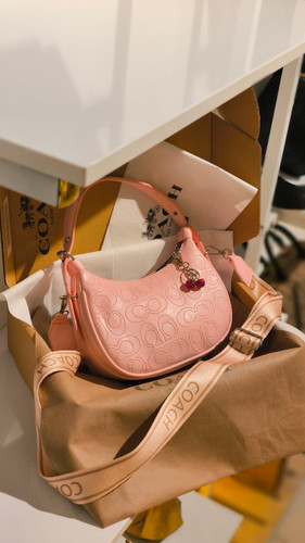 کیف قایقی برند کوچ چرم صورتی گیلاسی زنانه کیوان